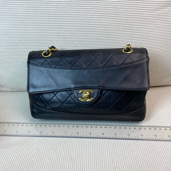 HOLD - CHANEL Vintage Black Lambskin Flap Bag Medium GHW - Picture 14 of 16